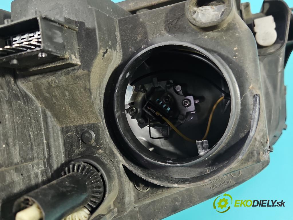 Citroen C5 I 2001-2008 1.6 hdi 109 HP manual 80 kW 1560 cm3 5- Reflektor: pravý  (Svetlo predné pravé)