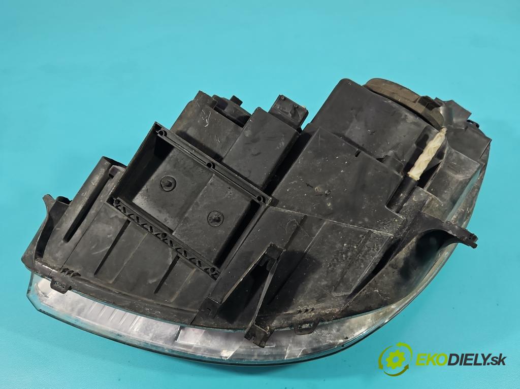 Citroen C5 I 2001-2008 1.6 hdi 109 HP manual 80 kW 1560 cm3 5- Reflektor: pravý  (Svetlo predné pravé)