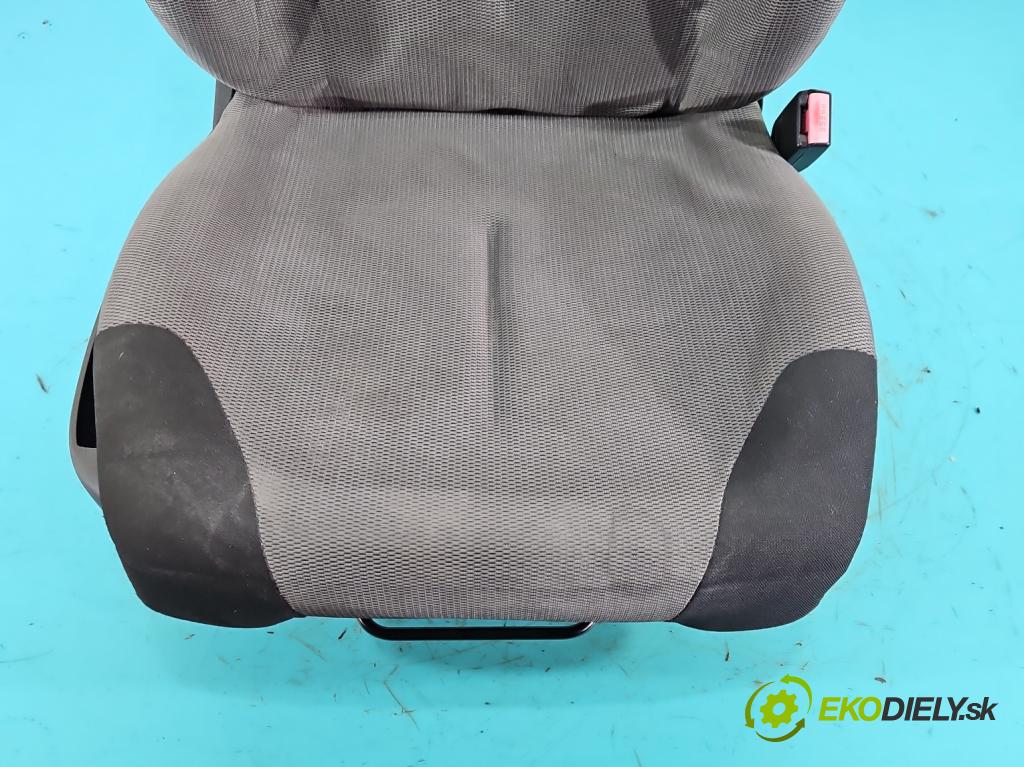 Citroen C4 I 2004-2011 1.6 16v 109 hp manual 80 kW 1587 cm3 5- Sedadlo pravý  (Sedadlo)