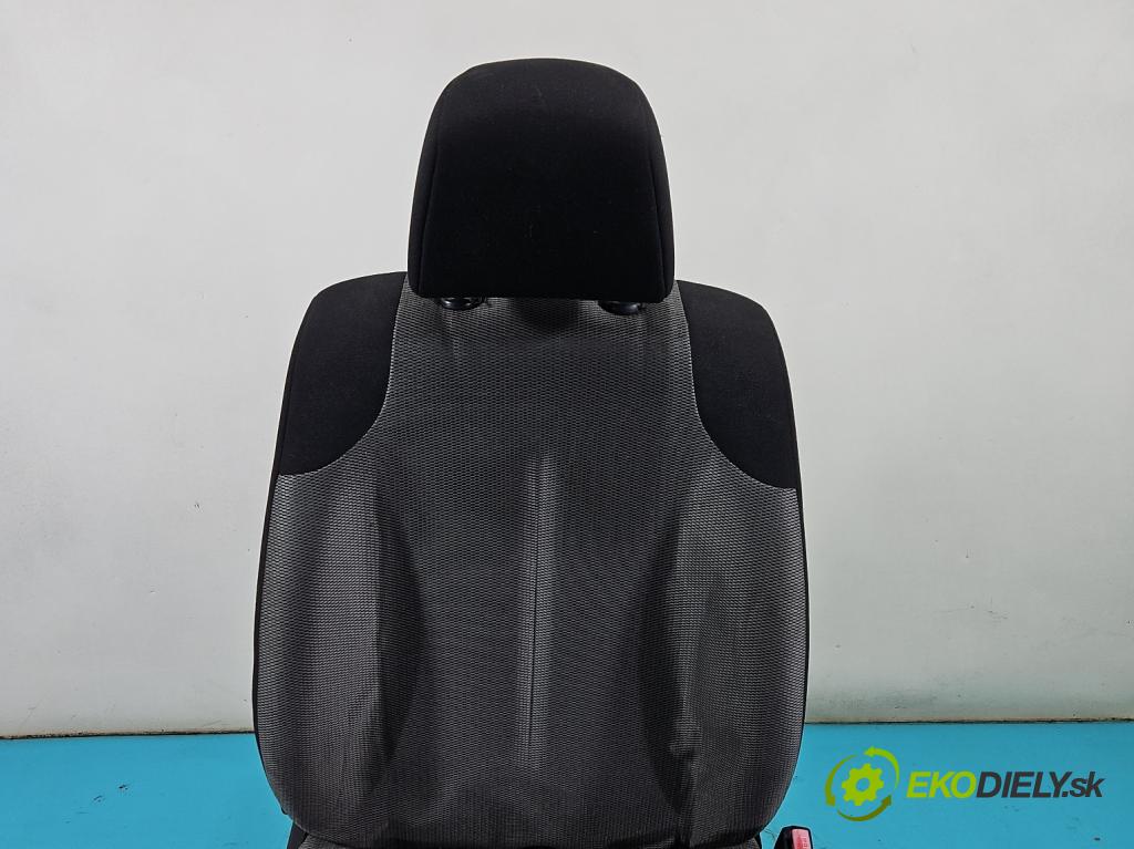 Citroen C4 I 2004-2011 1.6 16v 109 hp manual 80 kW 1587 cm3 5- Sedadlo pravý  (Sedadlo)