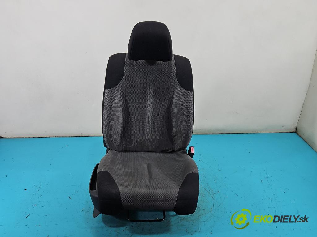 Citroen C4 I 2004-2011 1.6 16v 109 hp manual 80 kW 1587 cm3 5- Sedadlo pravý  (Sedadlo)