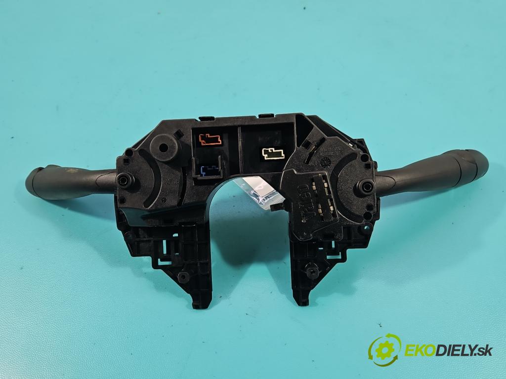 Citroen C4 I 2004-2011 1.6 16v 109 HP manual 80 kW 1587 cm3 5- prepínač komplex: 345657336 (Prepínacie páčky pod volantom)