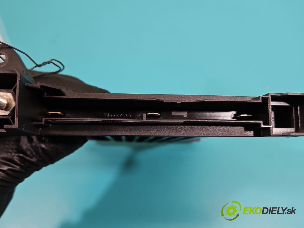 Seat Leon III 2012-2020 2.0 tdi 150 HP automatic 110 kW 1968 cm3 5- radiator 5Q0963235D (Radiátor kúrenia)