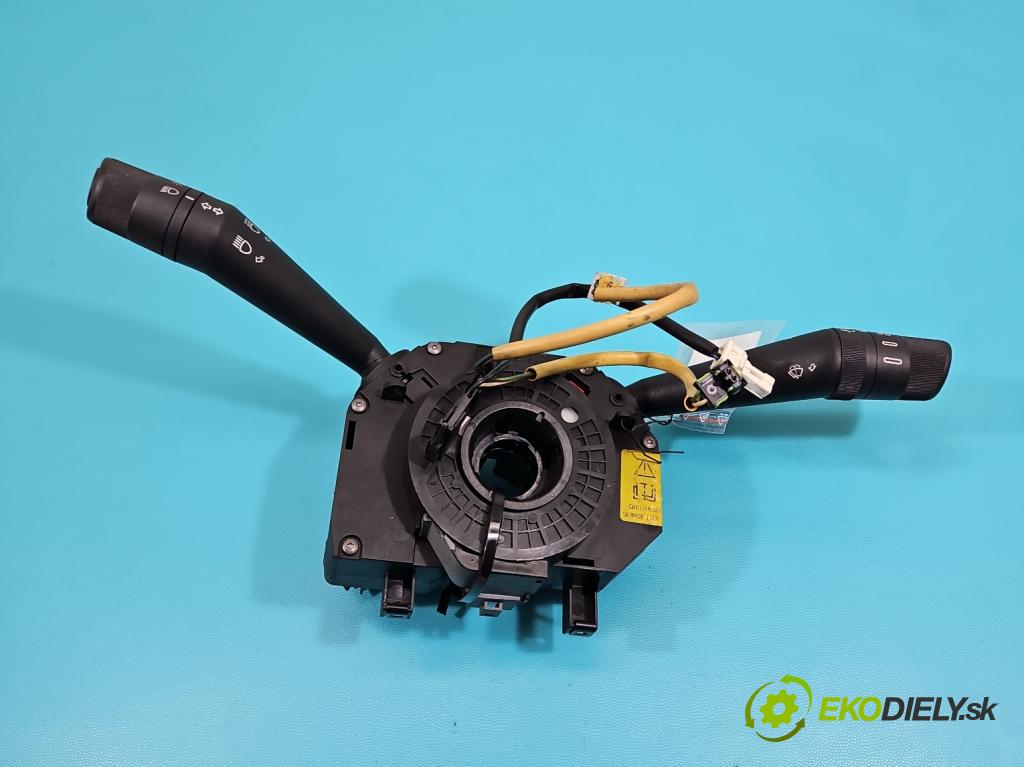 Fiat Punto Grande 1.4 8V 77 HP manual 57 kW 1368 cm3 5- prepínač komplex: 7354104240 (Prepínacie páčky pod volantom)