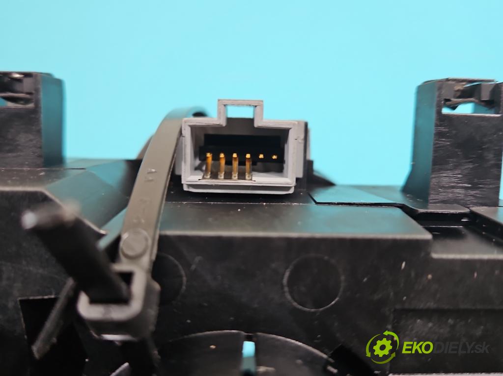 Fiat Punto Grande 1.4 8V 77 HP manual 57 kW 1368 cm3 5- prepínač komplex: 7354104240 (Prepínacie páčky pod volantom)