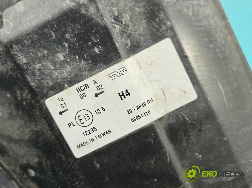 Fiat Punto Grande 1.4 8V 77 HP manual 57 kW 1368 cm3 5- Reflektor: pravý  (Svetlo predné pravé)