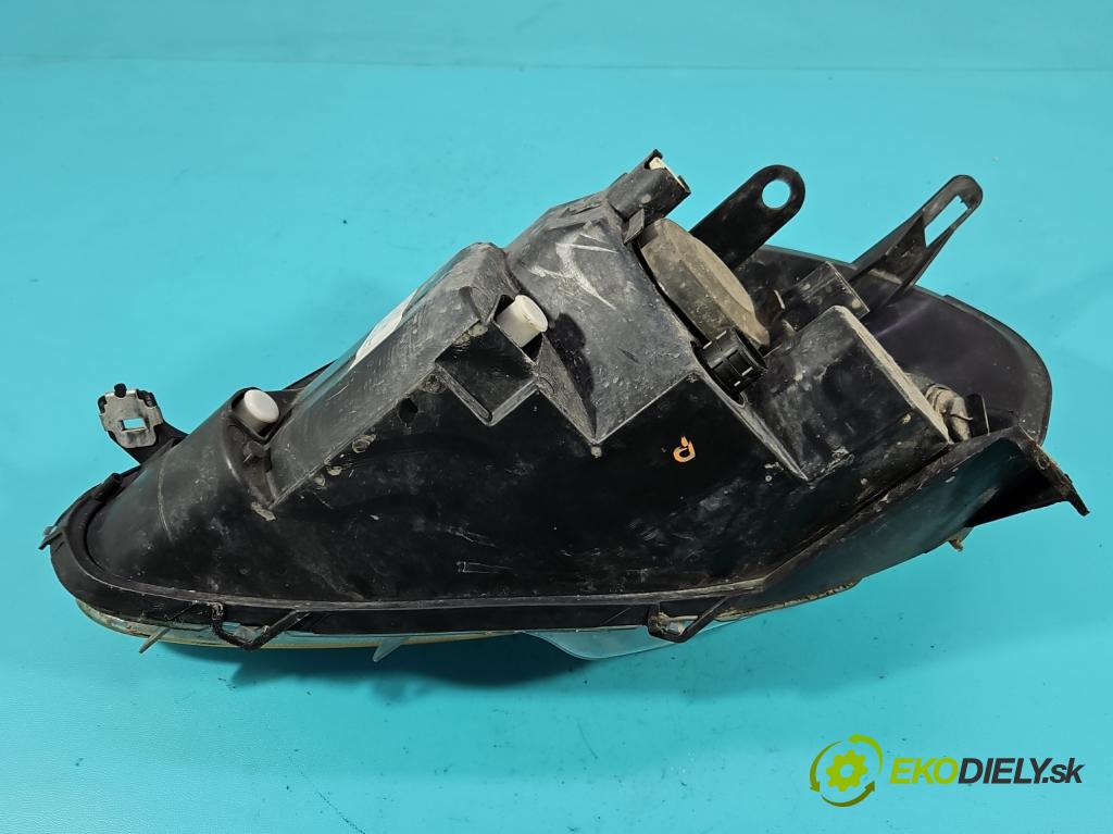 Fiat Punto Grande 1.4 8V 77 HP manual 57 kW 1368 cm3 5- Reflektor: pravý  (Svetlo predné pravé)