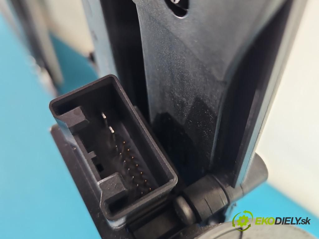 Porsche Panamera I 970 2009-2016 3.0 v6 420hp automatic 309 kW 2997 cm3 5- Střešní okno:  (Sklo karoserie)