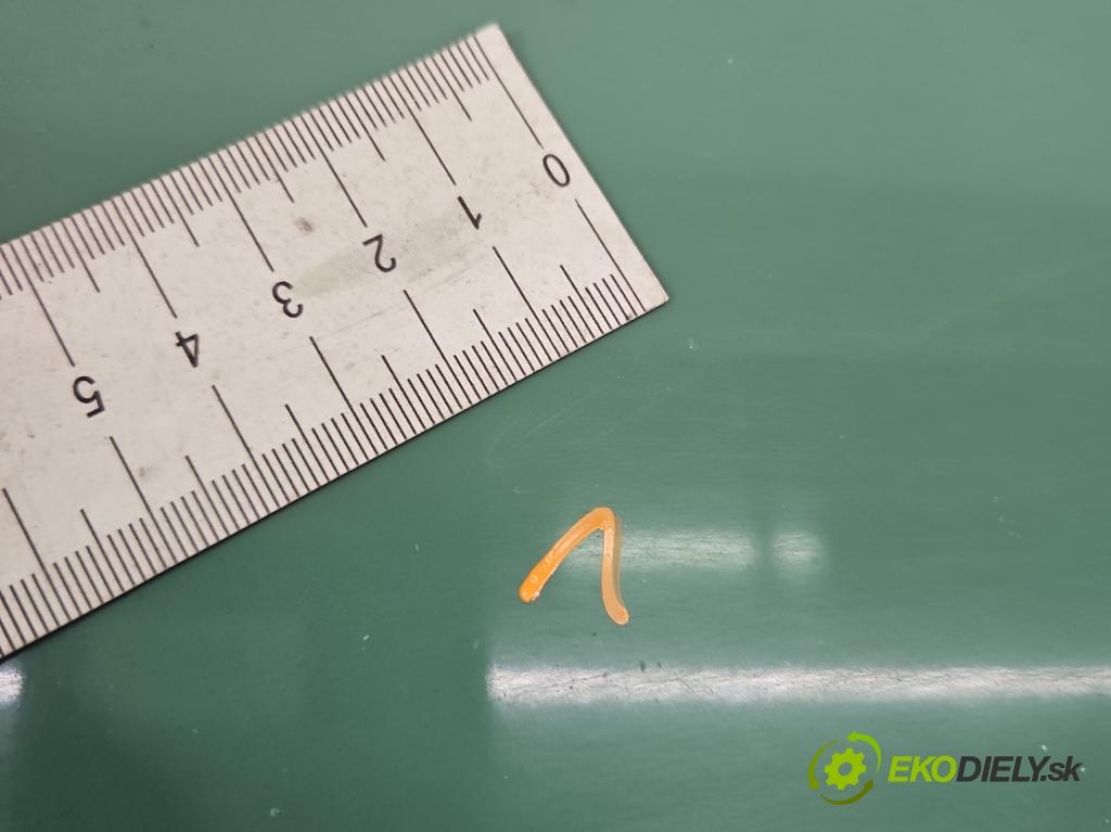 Opel Corsa C 2000-2006 1.0 12V 58 hp manual 43 kW 973 cm3 5- zadní kufrové dveře  (Zadní kapota (kufr))