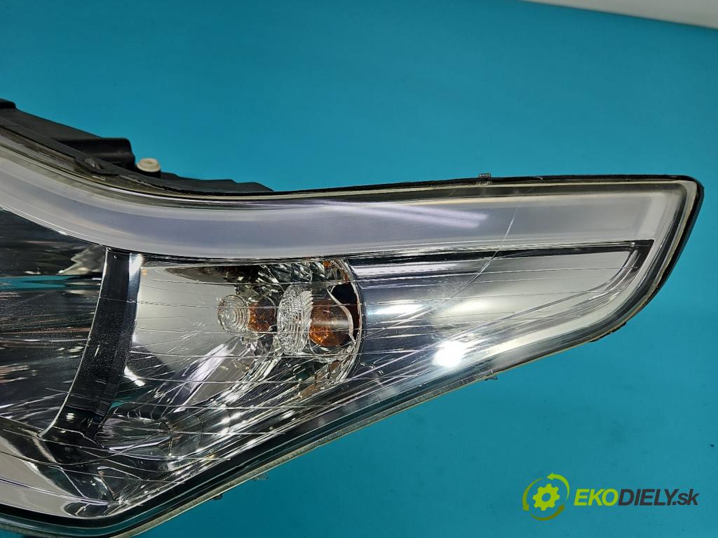 Citroen C4 I 2004-2011 1.6 16v 109 hp manual 80 kW 1587 cm3 5- světlo levý  (Klika dveří ostatní)