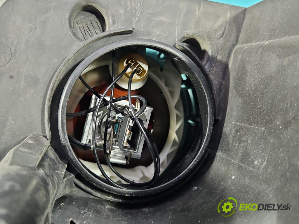 Opel Zafira B 2005-2014 1.9 cdti 101 HP manual 74 kW 1910 cm3 5- Reflektor: ľavý 24451052 (Kľučka dverí ostatné)