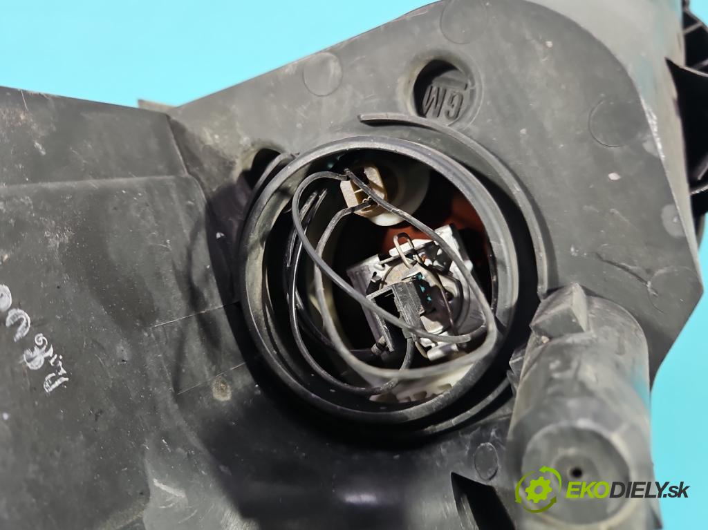 Opel Zafira B 2005-2014 1.9 cdti 101 HP manual 74 kW 1910 cm3 5- Reflektor: pravý  (Svetlo predné pravé)