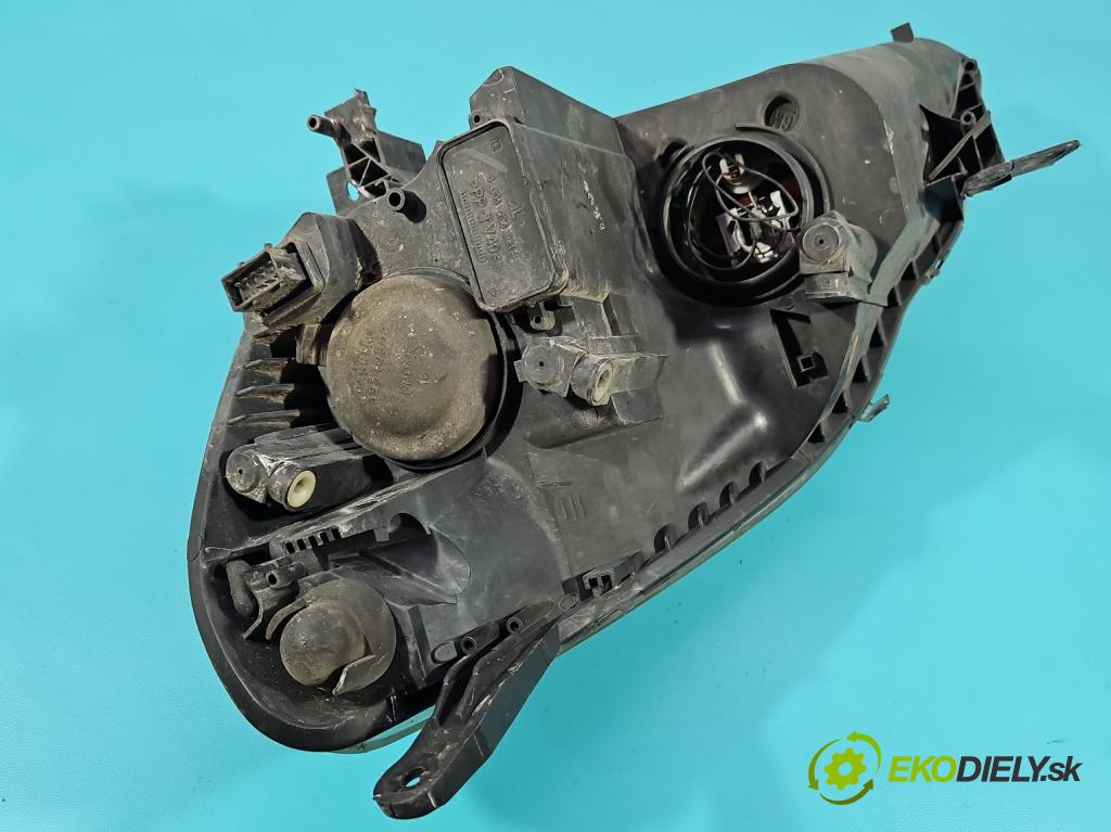 Opel Zafira B 2005-2014 1.9 cdti 101 HP manual 74 kW 1910 cm3 5- Reflektor: pravý  (Svetlo predné pravé)