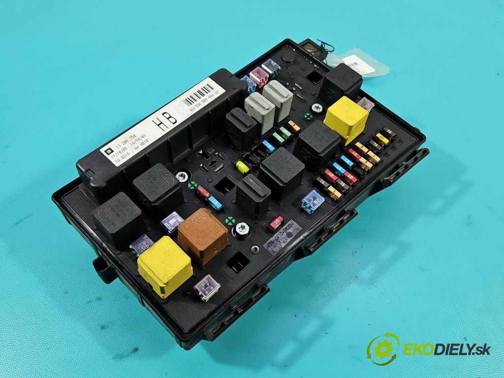 Opel Zafira B 2005-2014 1.9 cdti 101 HP manual 74 kW 1910 cm3 5- skrinka poistka 13206754 (Poistková skrinka)