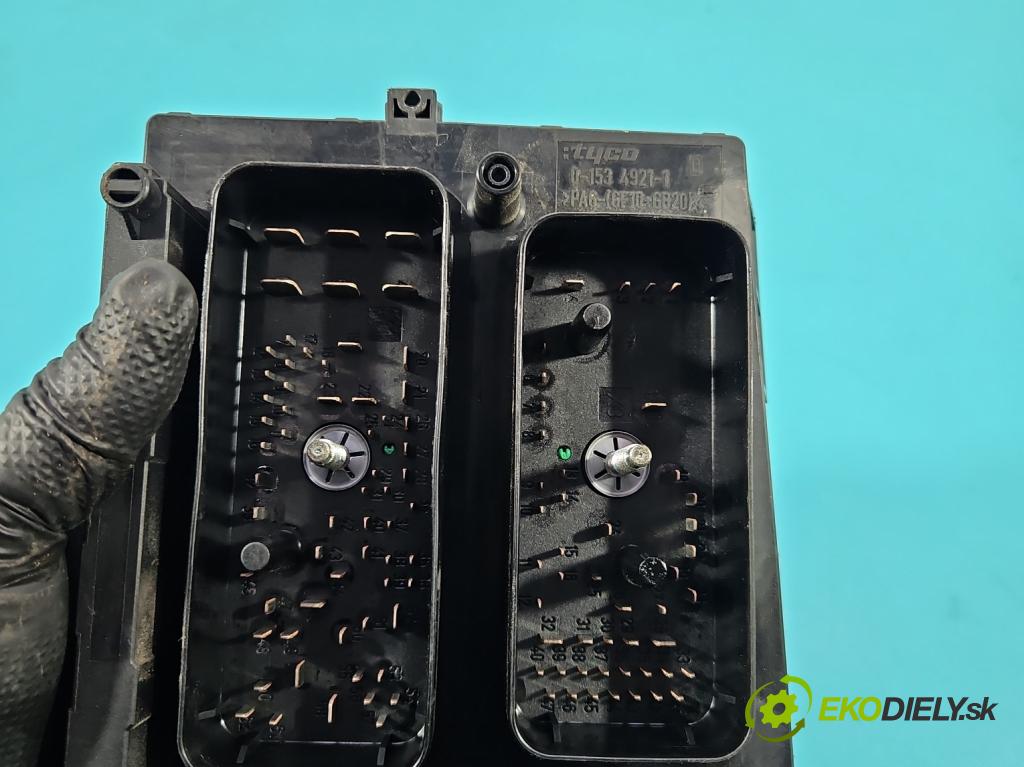 Opel Zafira B 2005-2014 1.9 cdti 101 HP manual 74 kW 1910 cm3 5- skrinka poistka 13206754 (Poistková skrinka)