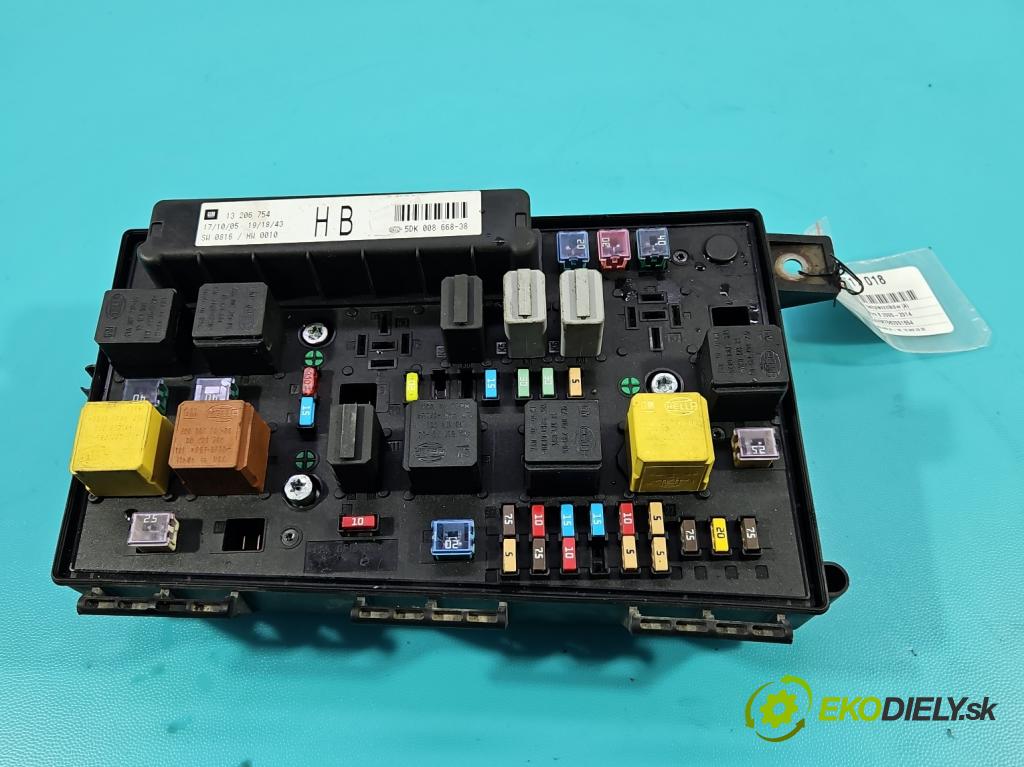 Opel Zafira B 2005-2014 1.9 cdti 101 HP manual 74 kW 1910 cm3 5- skrinka poistka 13206754 (Poistková skrinka)