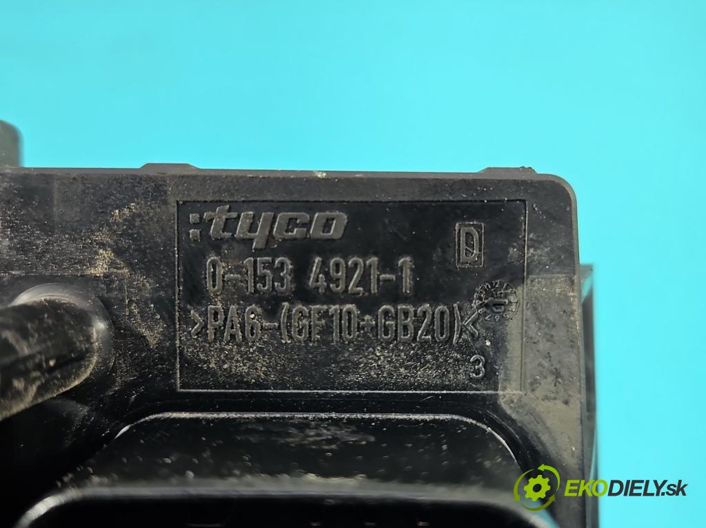 Opel Zafira B 2005-2014 1.9 cdti 101 HP manual 74 kW 1910 cm3 5- skrinka poistka 13206754 (Poistková skrinka)