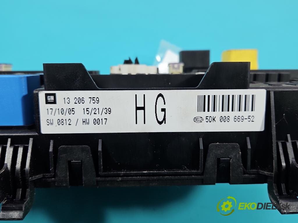 Opel Zafira B 2005-2014 1.9 cdti 101 HP manual 74 kW 1910 cm3 5- skrinka poistka 13206759 (Poistková skrinka)