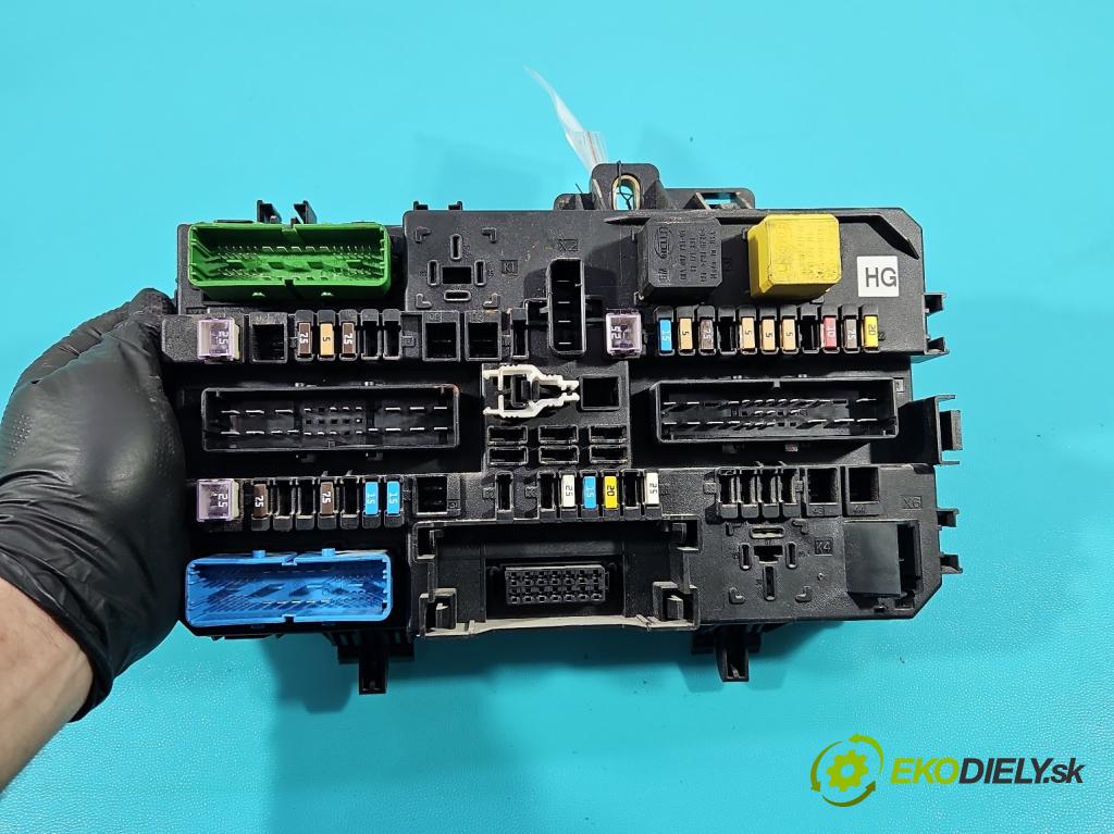 Opel Zafira B 2005-2014 1.9 cdti 101 HP manual 74 kW 1910 cm3 5- skrinka poistka 13206759 (Poistková skrinka)