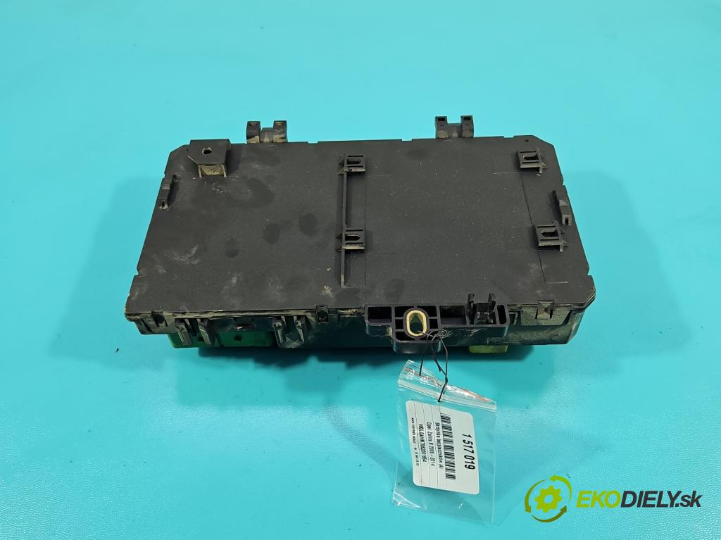 Opel Zafira B 2005-2014 1.9 cdti 101 HP manual 74 kW 1910 cm3 5- skrinka poistka 13206759 (Poistková skrinka)