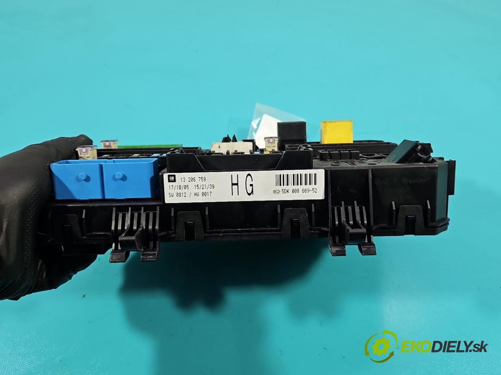 Opel Zafira B 2005-2014 1.9 cdti 101 HP manual 74 kW 1910 cm3 5- skrinka poistka 13206759 (Poistková skrinka)