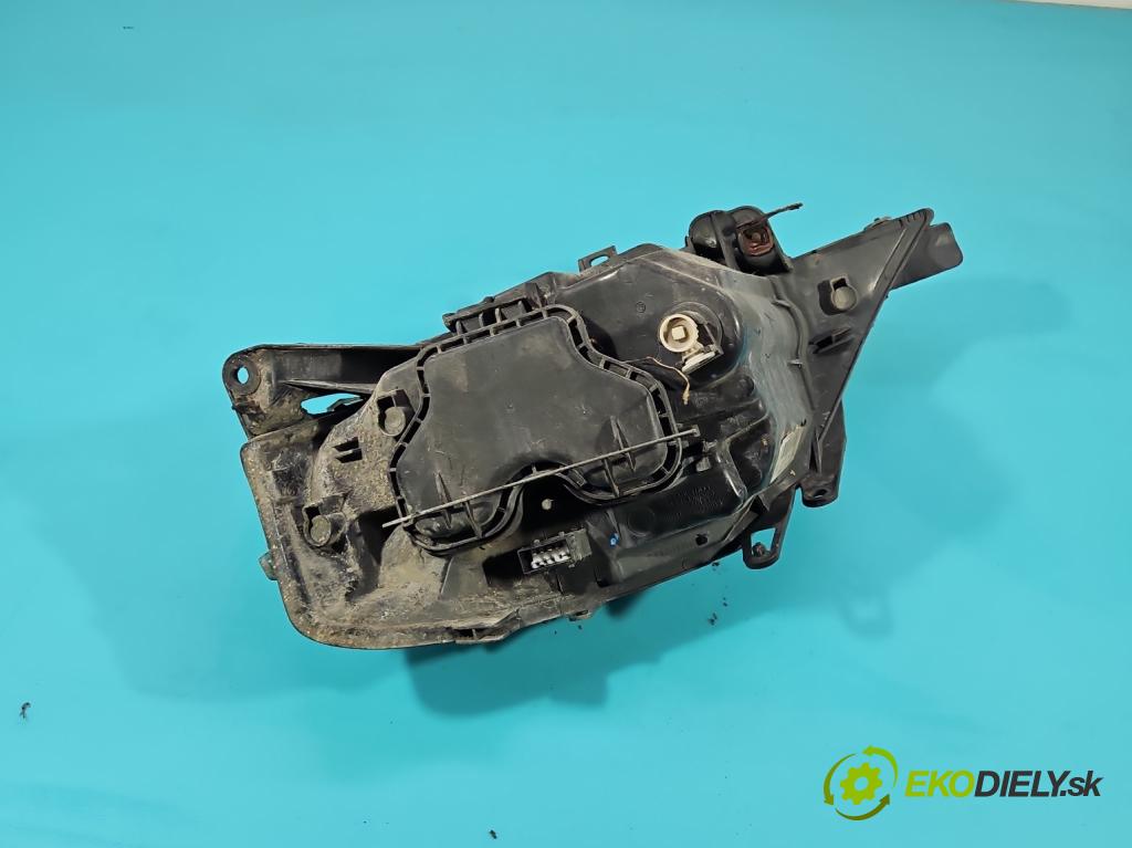 Citroen C3 I 2002-2009 1.1 8v 60 HP manual 44.1 kW 1124 cm3 5- Reflektor: pravý 9647214180 (Svetlo predné pravé)