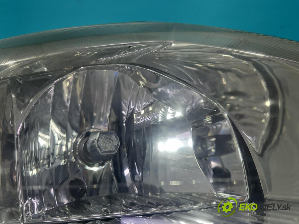 Citroen C3 I 2002-2009 1.1 8v 60 HP manual 44.1 kW 1124 cm3 5- Reflektor: pravý 9647214180 (Svetlo predné pravé)