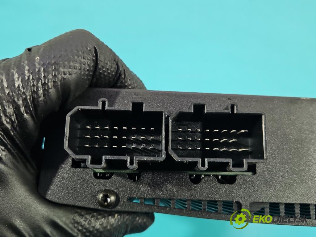 Vw Golf IV 1997-2003 2.0b 116 hp manual 85 kW 1984 cm3 5- Zesilovač: 1J0035456 (Zesilovač)