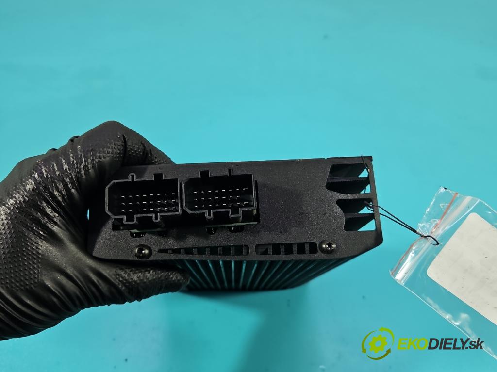 Vw Golf IV 1997-2003 2.0b 116 hp manual 85 kW 1984 cm3 5- Zesilovač: 1J0035456 (Zesilovač)