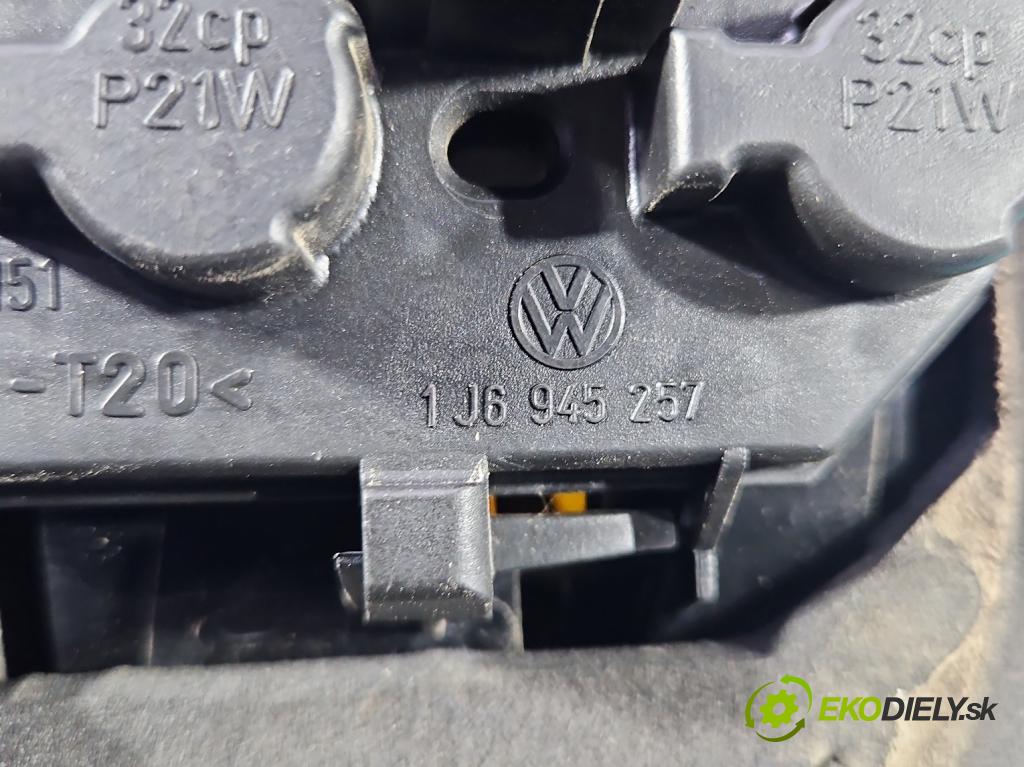 Vw Golf IV 1997-2003 2.0b 116 HP manual 85 kW 1984 cm3 5- svetlo / reflektor zadné pravé  (Kľučka dverí ostatné)