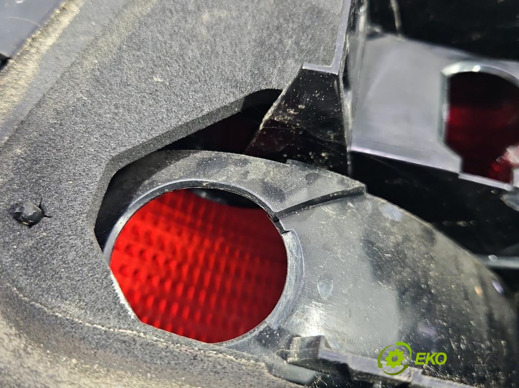 Vw Golf IV 1997-2003 2.0b 116 HP manual 85 kW 1984 cm3 5- svetlo / reflektor zadné pravé  (Kľučka dverí ostatné)