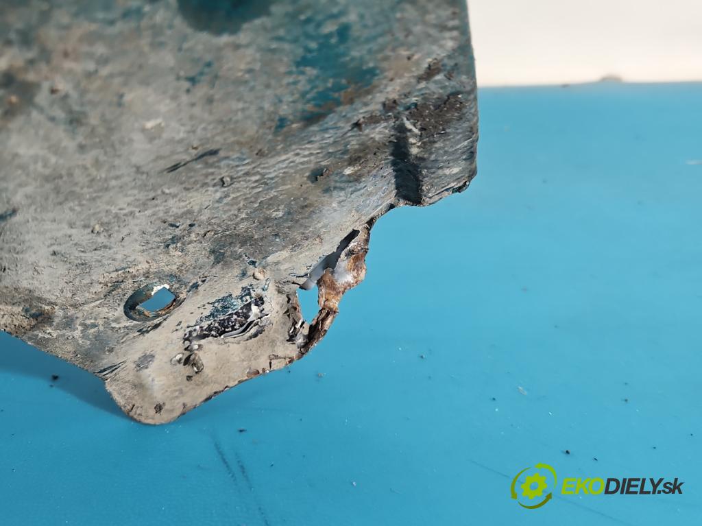 Toyota Corolla E11 1997-2002 1.4 16v 86 hp manual 63 kW 1331 cm3 3- blatnik přední levý  (Levý přední blatník)