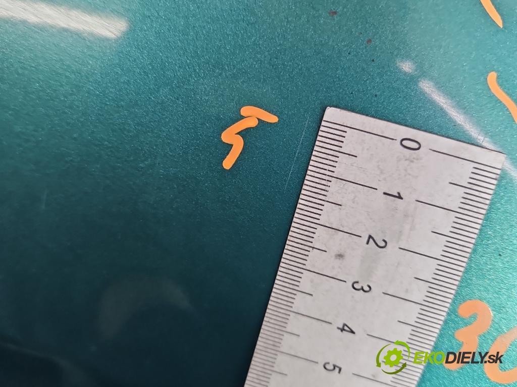 Toyota Corolla E11 1997-2002 1.4 16v 86 HP manual 63 kW 1331 cm3 3- blatník predné pravý  (Kľučka dverí ostatné)