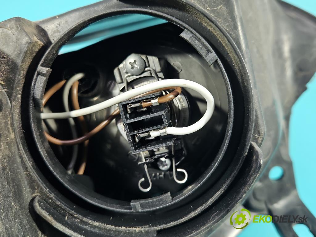 Opel Corsa C 2000-2006 1.0 12V 58 hp manual 43 kW 973 cm3 5- světlo pravý  (Pravé přední světlo)