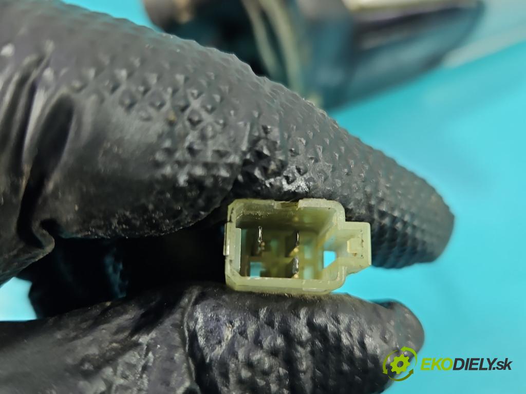 Kia Sportage I 1993-2002 2.0b 95 hp manual 70 kW 1998 cm3 5- zpětné zrcátko levé  (Klika dveří ostatní)