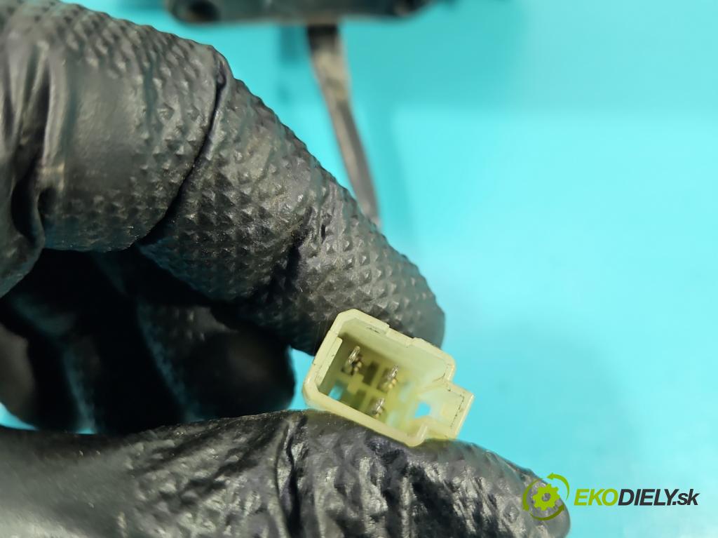 Kia Sportage I 1993-2002 2.0b 95 hp manual 70 kW 1998 cm3 5- zpětné zrcátko pravé  (Klika dveří ostatní)