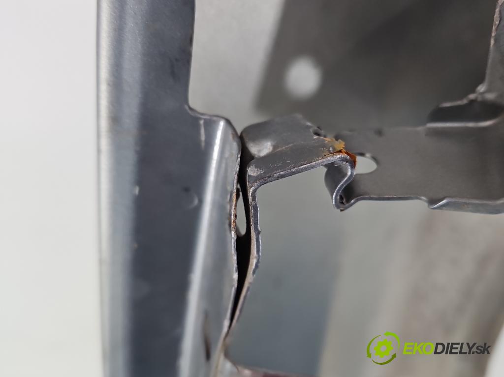 Fiat Punto Grande 1.4 8V 77 hp manual 57 kW 1368 cm3 5- blatnik přední levý  (Levý přední blatník)