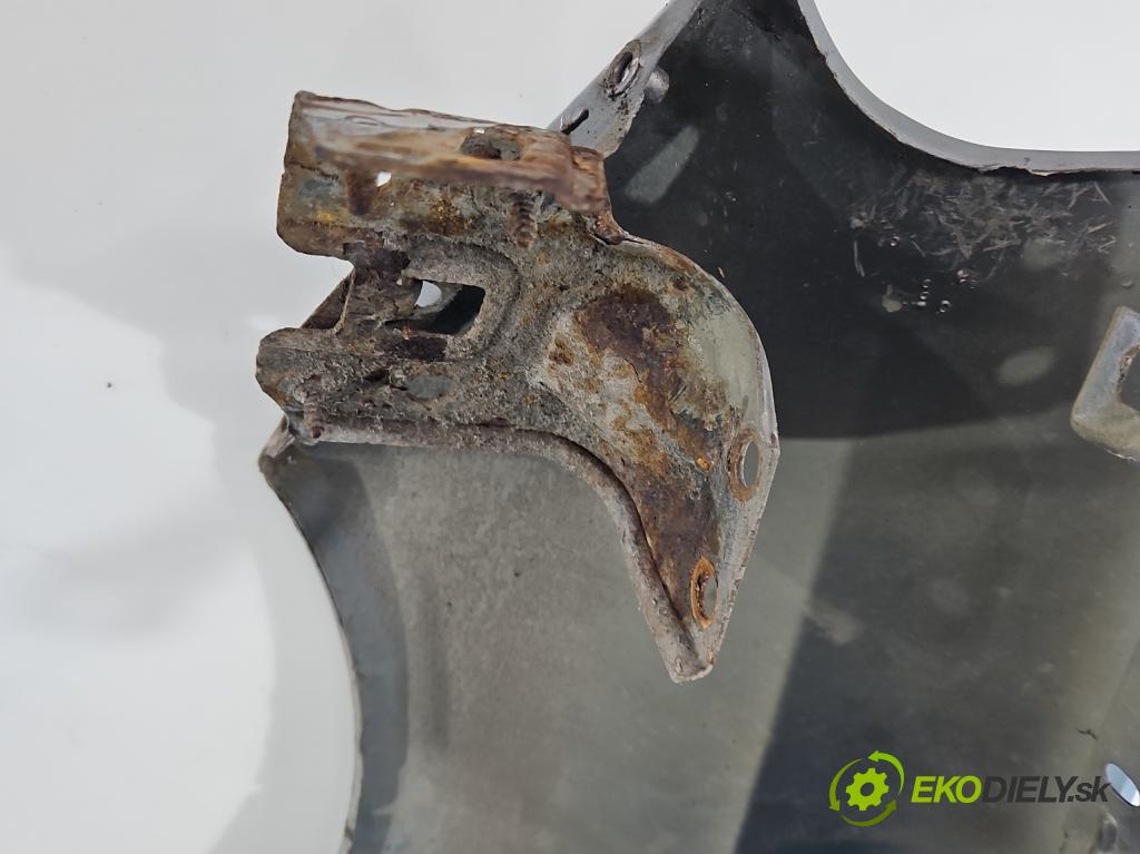 Fiat Punto Grande 1.4 8V 77 HP manual 57 kW 1368 cm3 5- blatník predné pravý (Kľučka dverí ostatné)