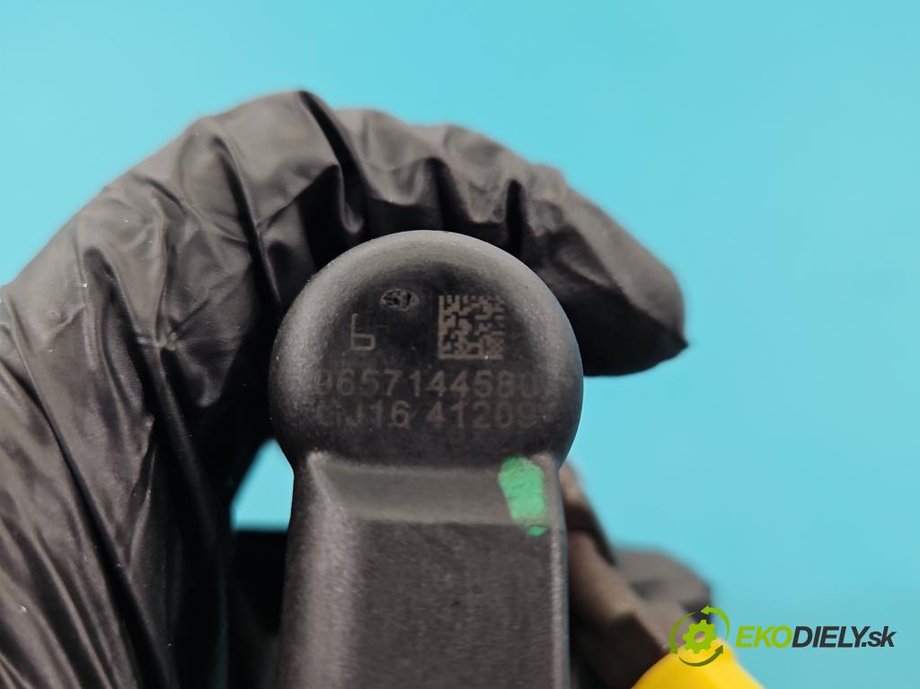 Volvo V50 2.0d 136 HP manual 100 kW 1997 cm3 5- vstrek 9657144580 (Vstrekovač paliva)