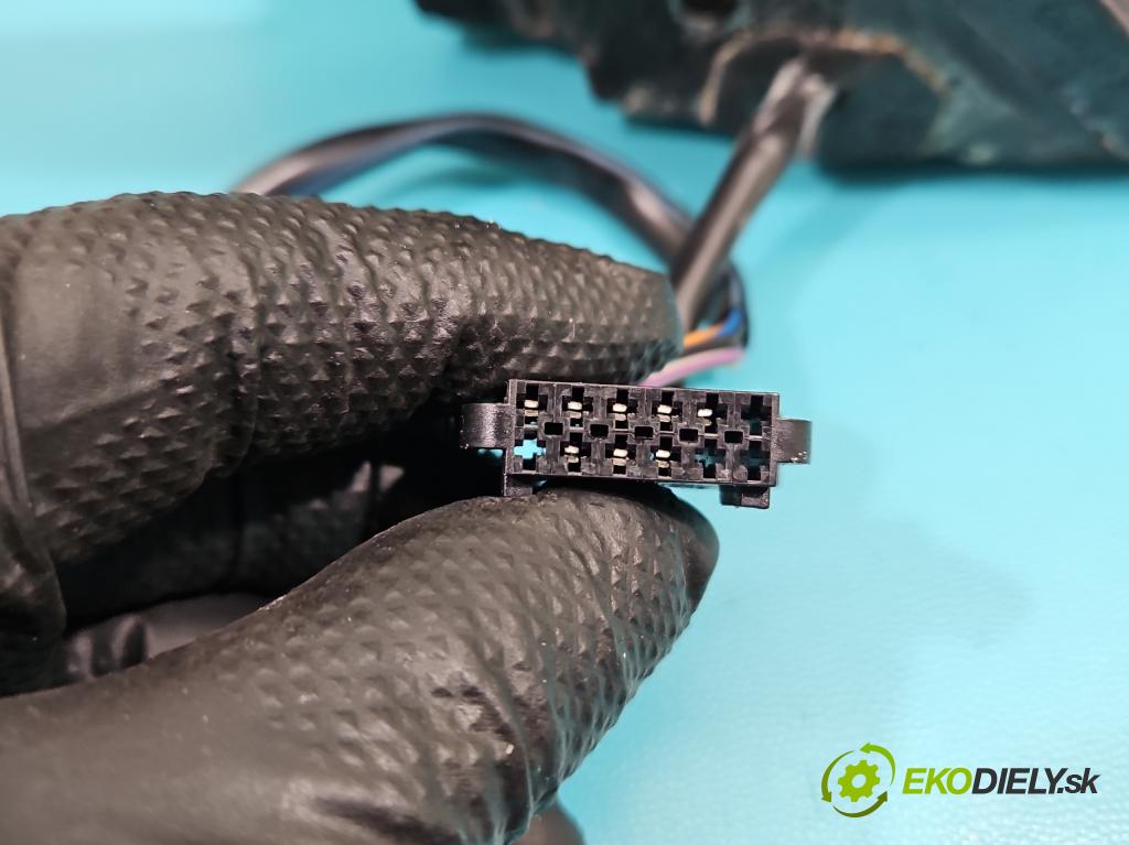 Skoda Superb I 2001-2008 1.9 tdi 116 hp manual 85 kW 1896 cm3 4- zpětné zrcátko levé  (Klika dveří ostatní)