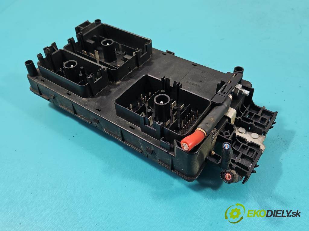 Chevrolet Orlando 2.0 VCDI 163 HP manual 120 kW 1998 cm3 5- skrinka poistka 96982040 (Poistková skrinka)