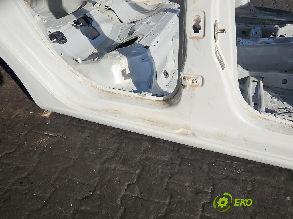 Seat Leon III 2012-2020 2.0 tdi 150 hp automatic 110 kW 1968 cm3 5- práh pravý  (Karoserie ostatní)