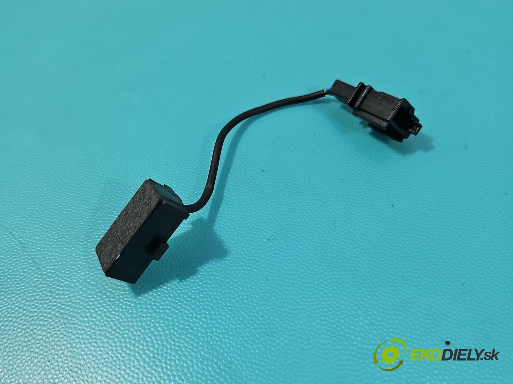 Seat Leon III 2012-2020 2.0 tdi 150 HP automatic 110 kW 1968 cm3 5- Mikrofon: 3B0035711B