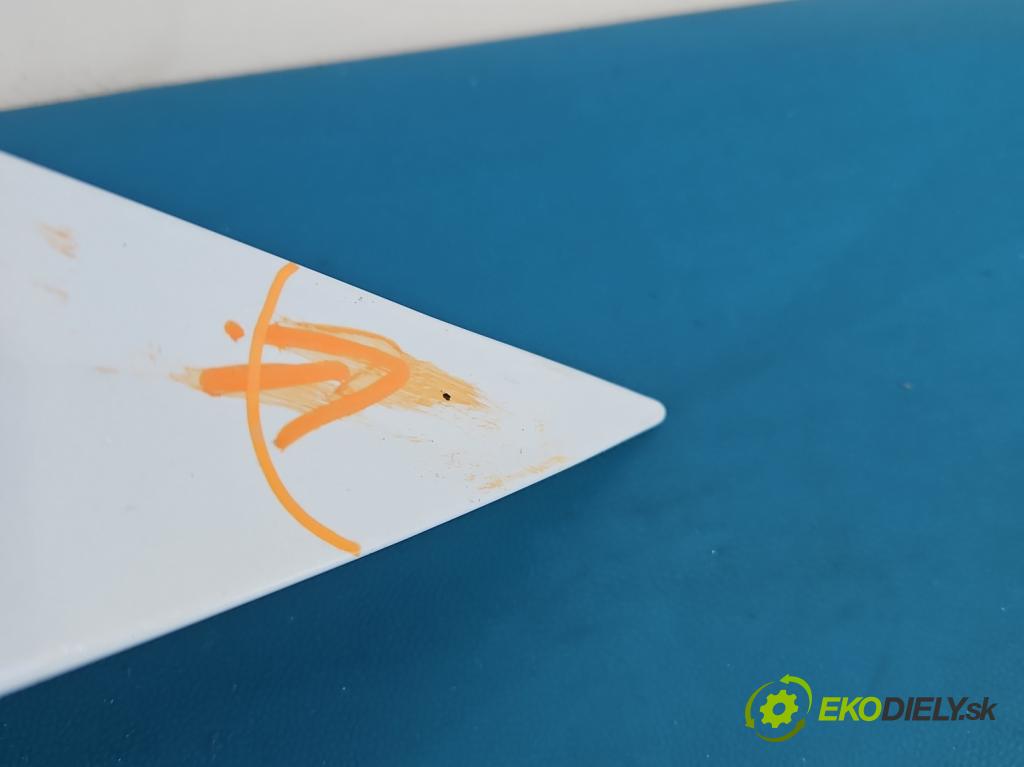 Seat Leon III 2012-2020 2.0 tdi 150 HP automatic 110 kW 1968 cm3 5- blatník predné pravý  (Kľučka dverí ostatné)