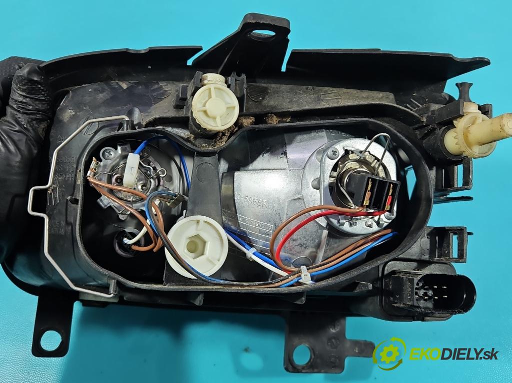 Vw Polo III 6N 1994-2001 1.4 MPI 60 hp manual 44 kW 1390 cm3 3- světlo pravý  (Pravé přední světlo)