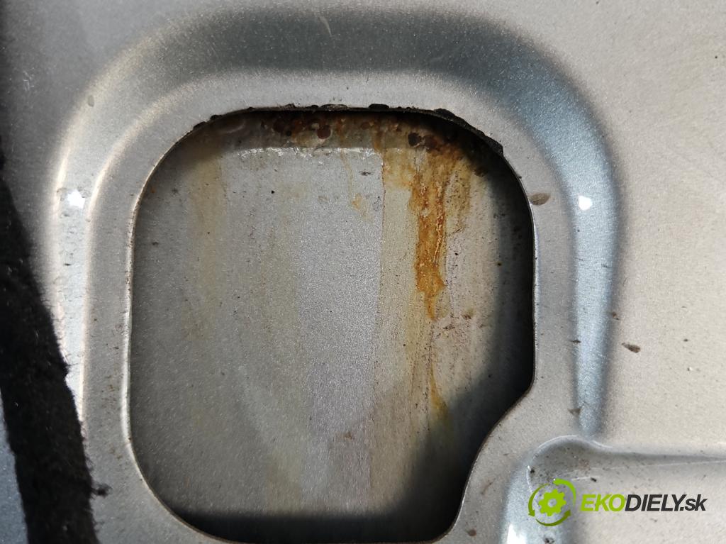 Bmw 5 E39 1996-2003 3.0d 193 hp automatic 142 kW 2926 cm3 5- zadní kufrové dveře  (Zadní kapota (kufr))