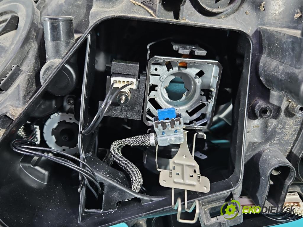 Bmw 7 F01 2008-2015 3.0d 245KM automatic 180 kW 2993 cm3 4- Reflektor: pravý 7182150 (Svetlo predné pravé)