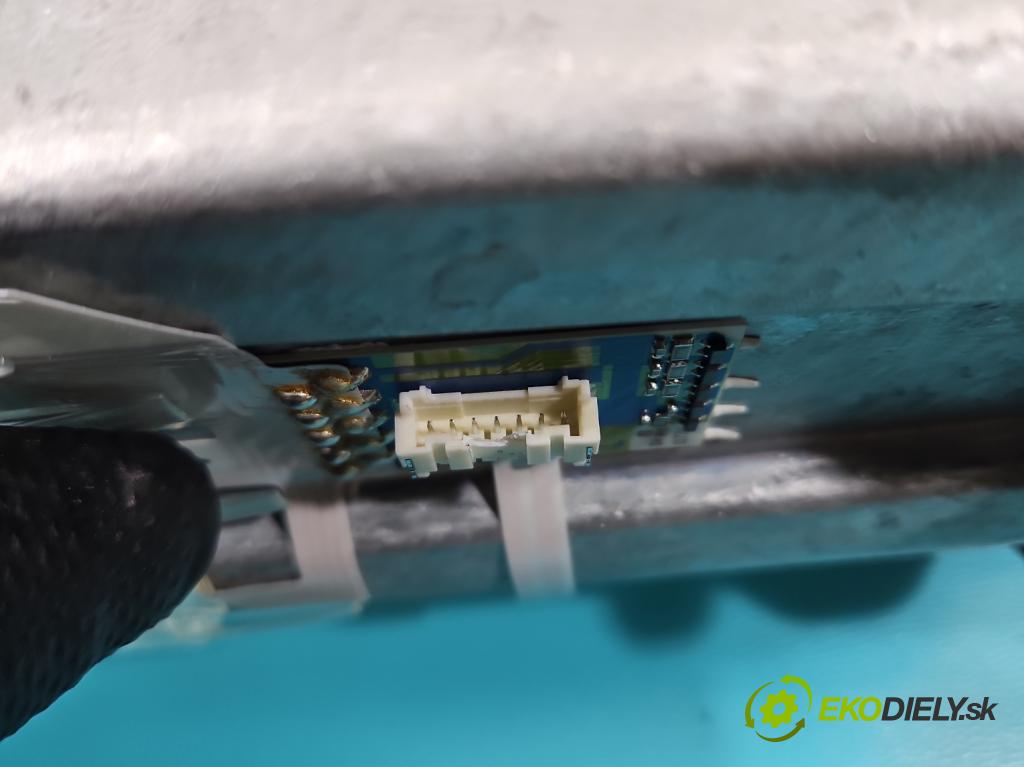 Bmw 7 F01 2008-2015 3.0d 245KM automatic 180 kW 2993 cm3 4- rozcestník: přední levý ME.E4 12660