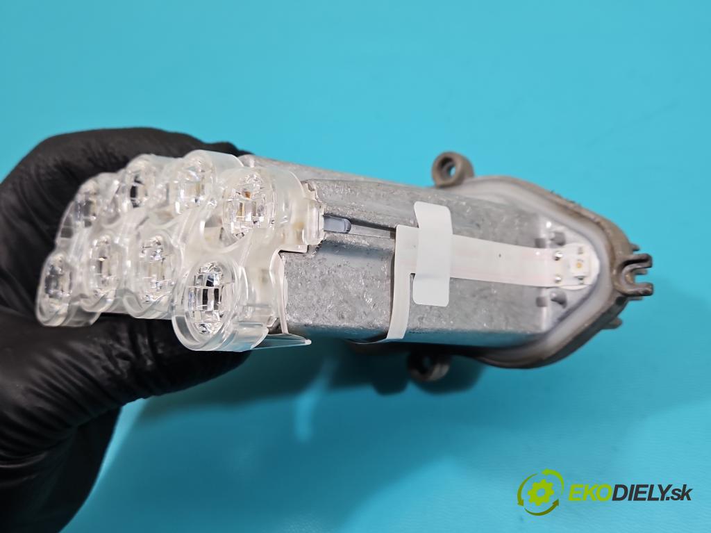 Bmw 7 F01 2008-2015 3.0d 245KM automatic 180 kW 2993 cm3 4- rozcestník: přední pravý MD.E4 12660