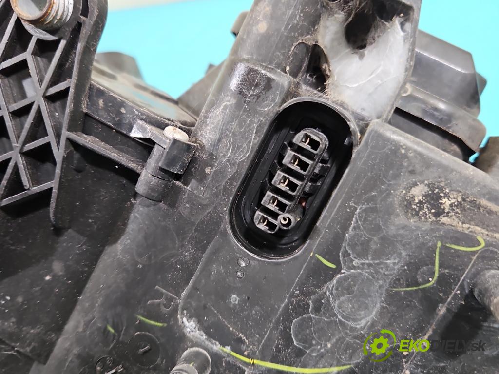 Skoda Superb I 2001-2008 1.9 tdi 116 HP manual 85 kW 1896 cm3 4- Reflektor: pravý  (Svetlo predné pravé)